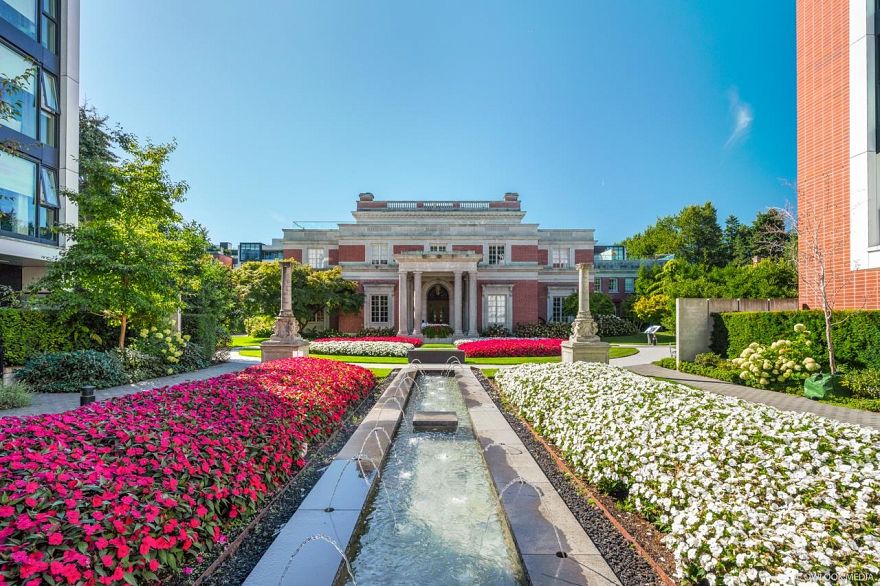 203 1561 W 57th Avenue