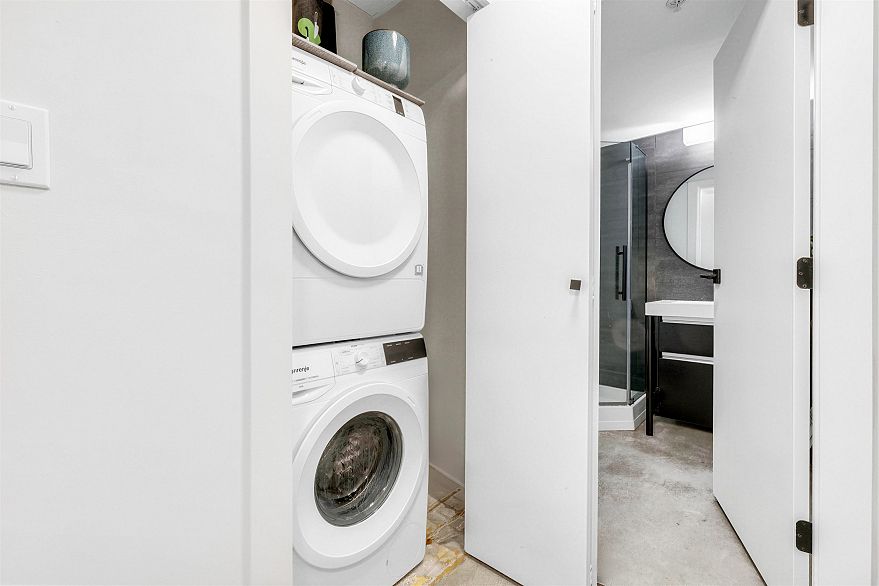 505 928 Richards Street