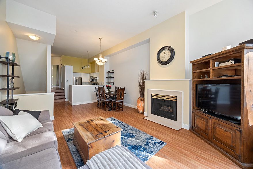 5 3586 Rainier Place