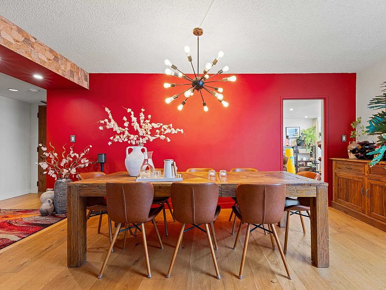 1601 738 Broughton Street