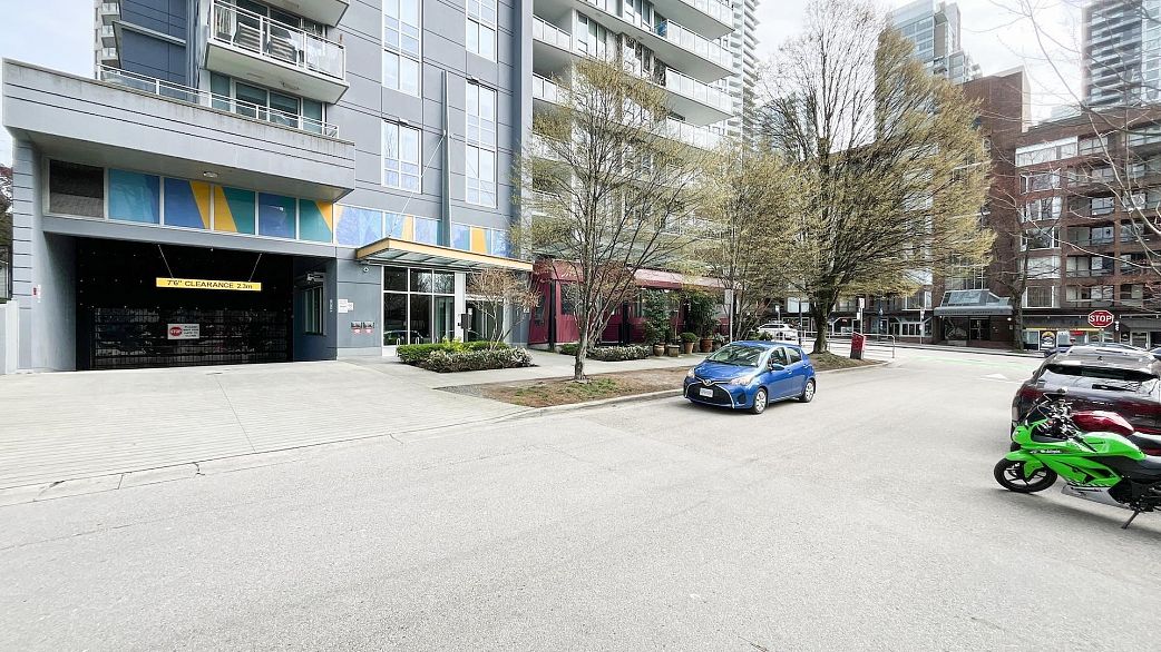 1706 1009 Harwood Street