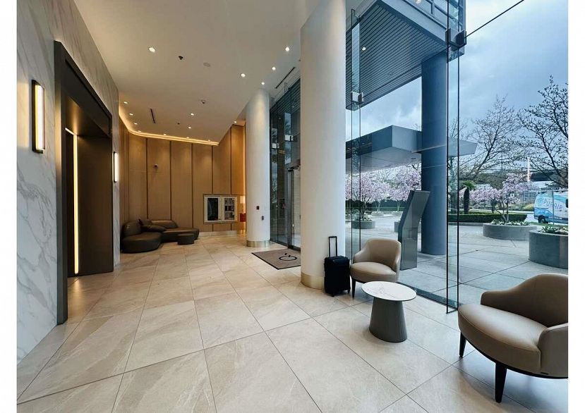 202 1033 Marinaside Crescent