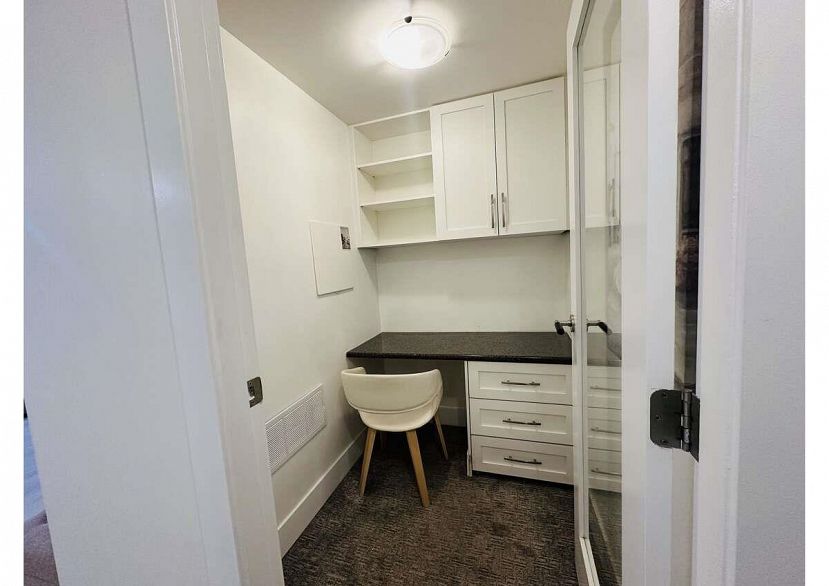 202 1033 Marinaside Crescent