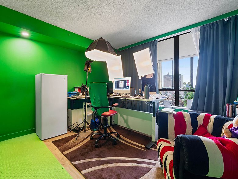 1601 738 Broughton Street