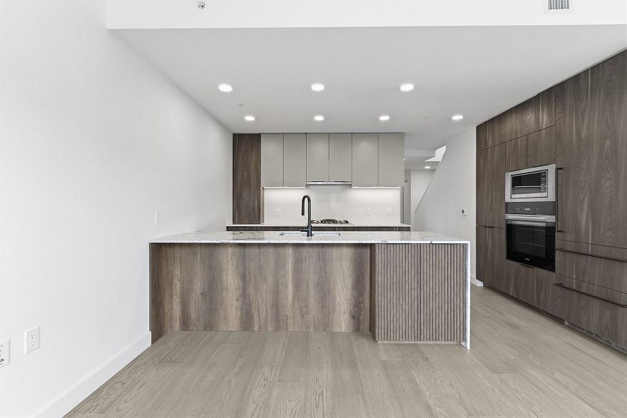 305 3590 W 39th Avenue