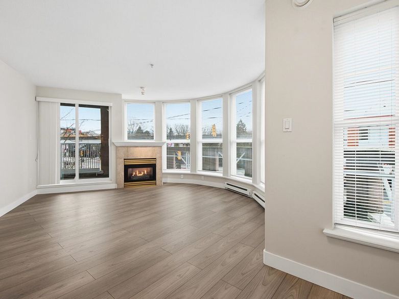 206 1688 E 8th Avenue