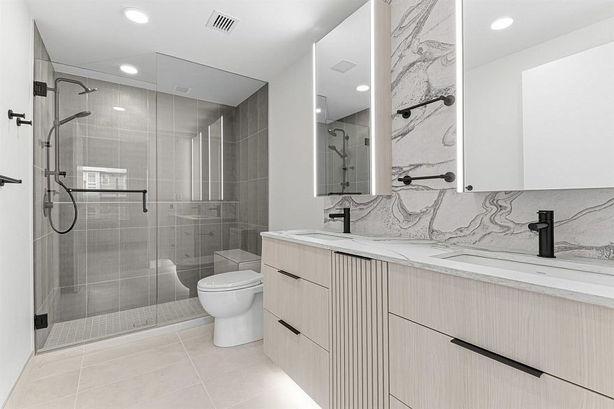 205 3590 W 39th Avenue