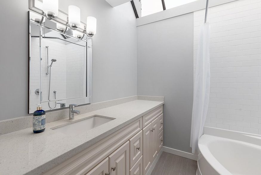 306 1775 W 10th Avenue