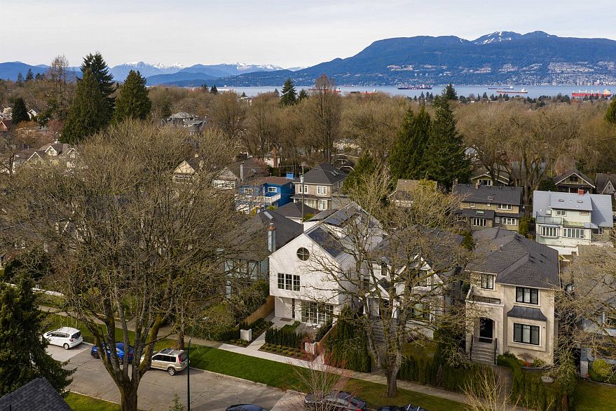 1 3449 W 22nd Avenue