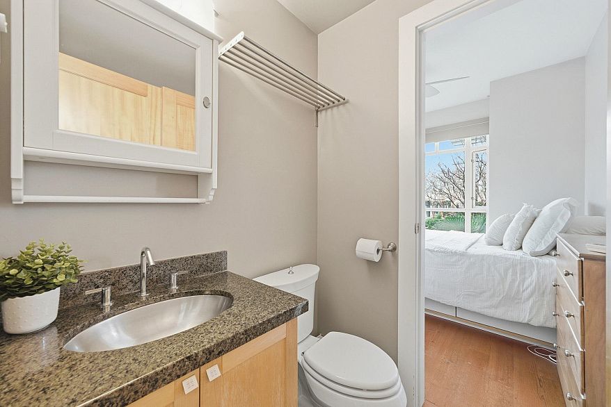 210 2515 Ontario Street