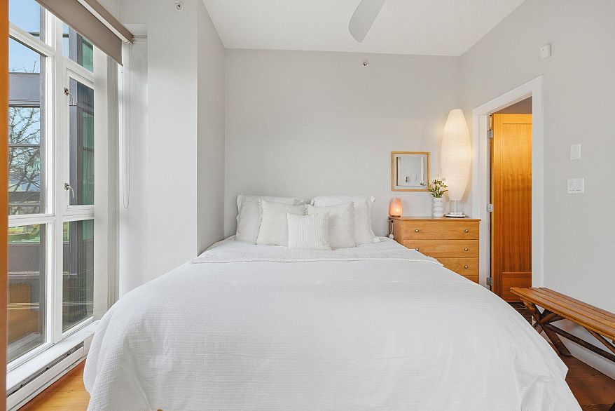 210 2515 Ontario Street