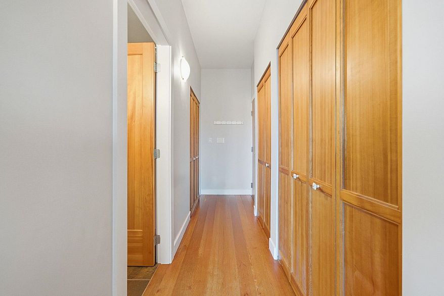 210 2515 Ontario Street