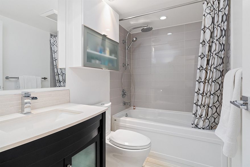 3307 1033 Marinaside Crescent