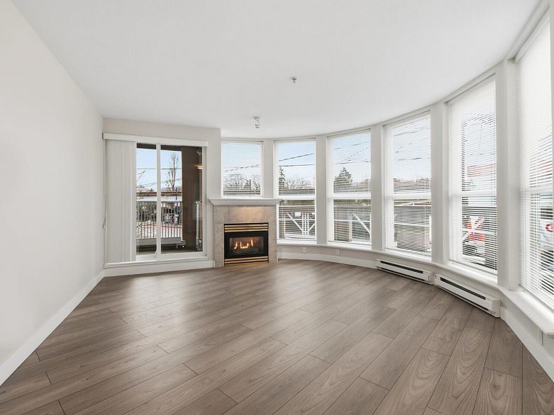 206 1688 E 8th Avenue