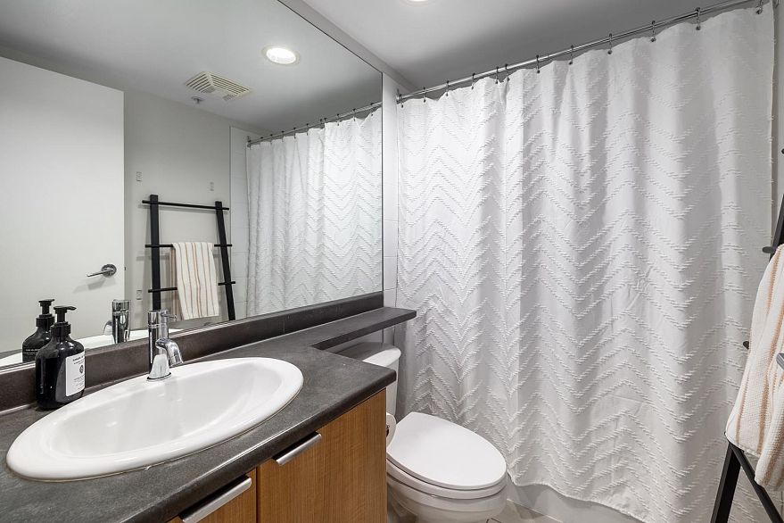 1107 1010 Richards Street