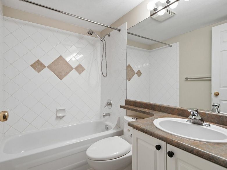 206 1688 E 8th Avenue