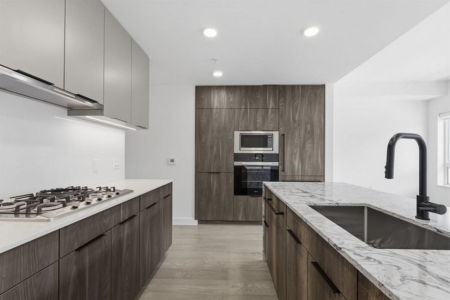 305 3590 W 39th Avenue