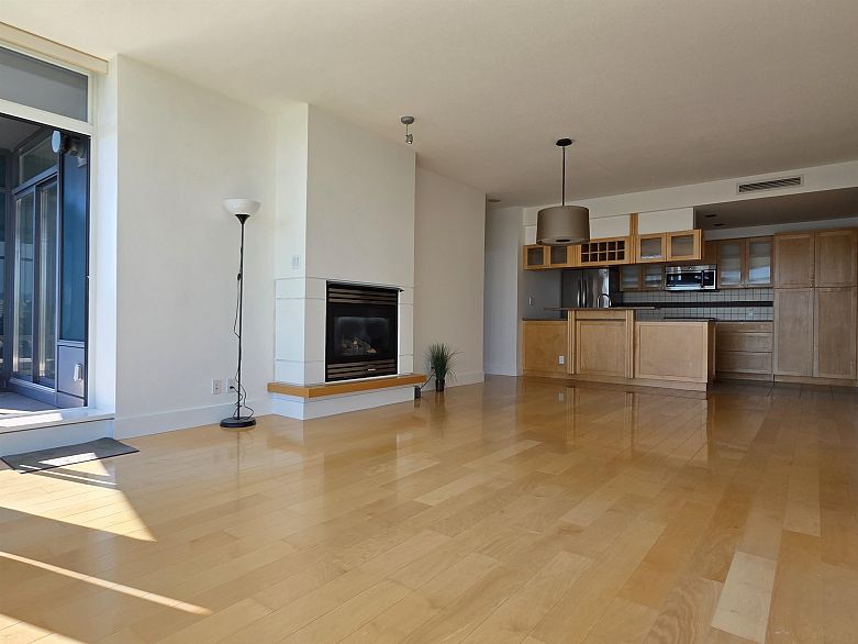 2503 1483 Homer Street