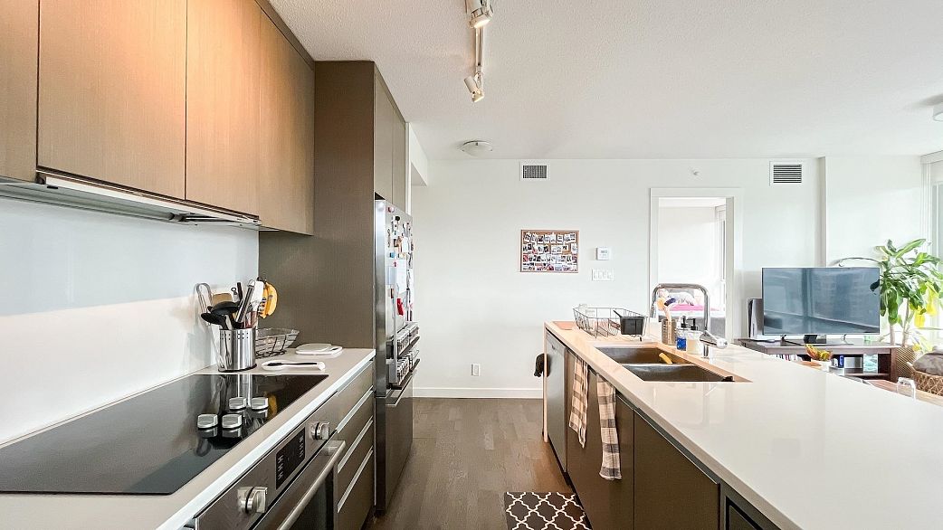 1706 1009 Harwood Street