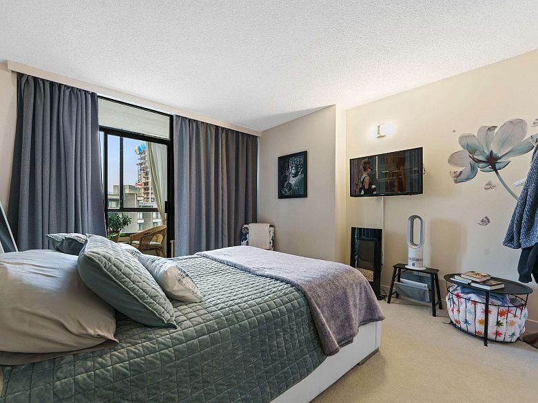 1601 738 Broughton Street