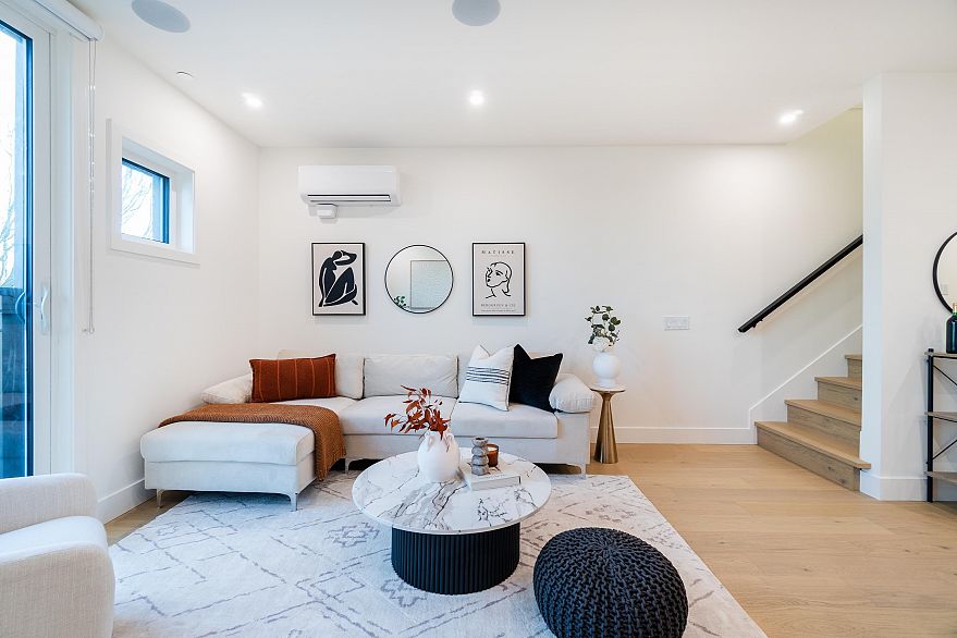 122 1552 E 3rd Avenue