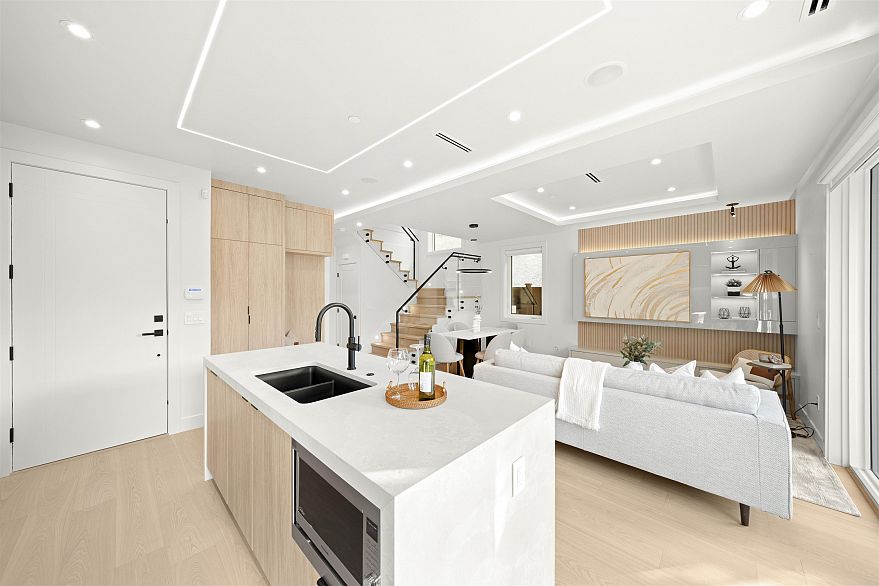 2 3466 W 22nd Avenue