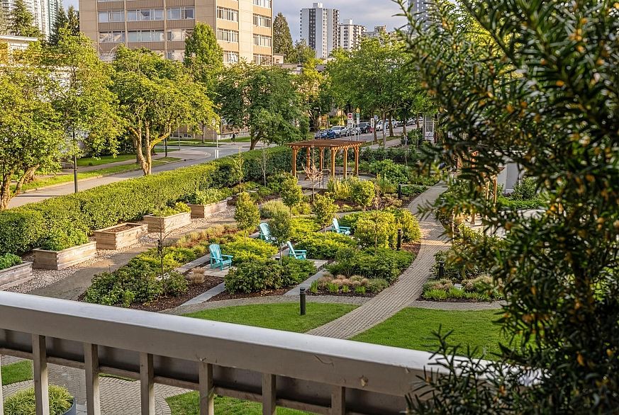 406 1740 Comox Street