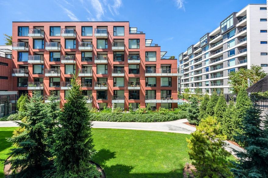 203 1561 W 57th Avenue