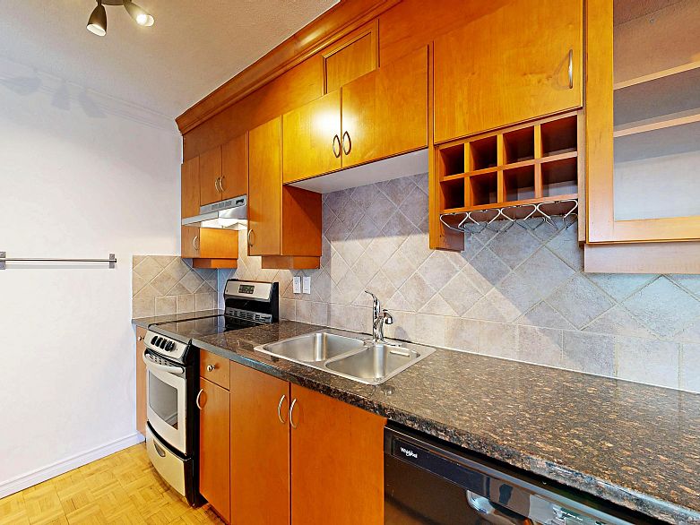 906 2370 W 2nd Avenue