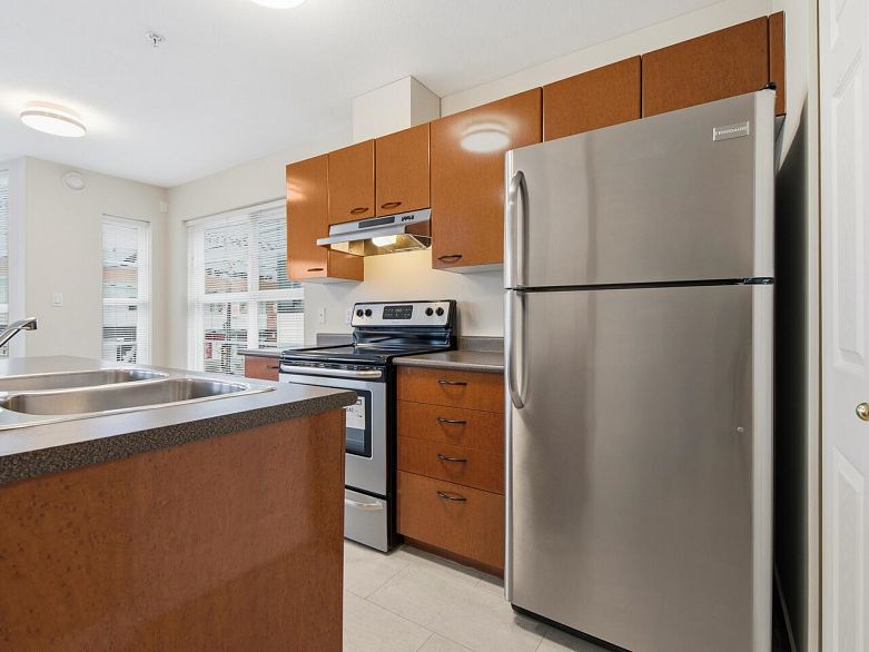 206 1688 E 8th Avenue