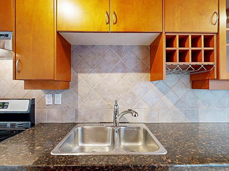 906 2370 W 2nd Avenue