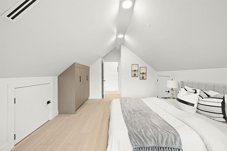 1 3466 W 22nd Avenue