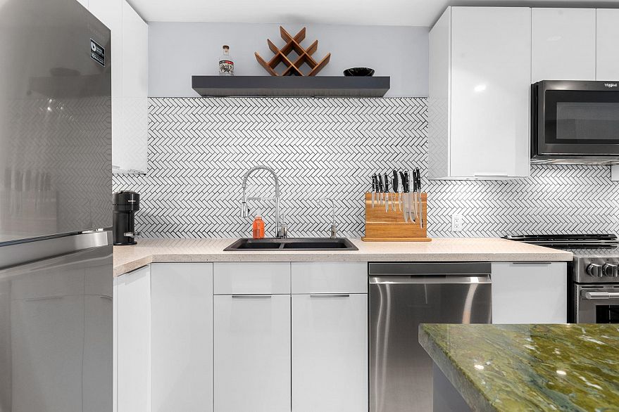 203 1066 W 13th Avenue