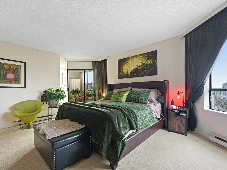 1601 738 Broughton Street