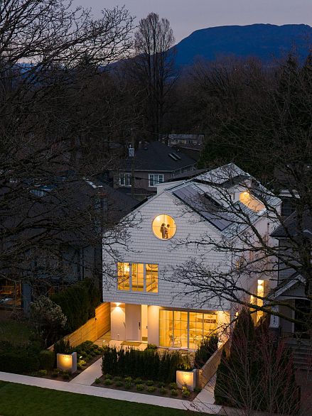 1 3449 W 22nd Avenue