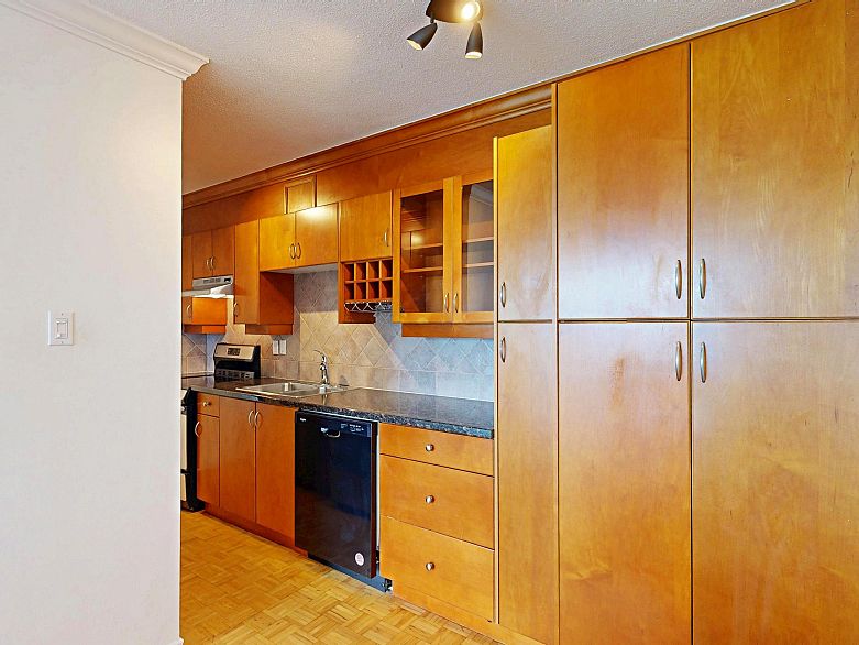 906 2370 W 2nd Avenue