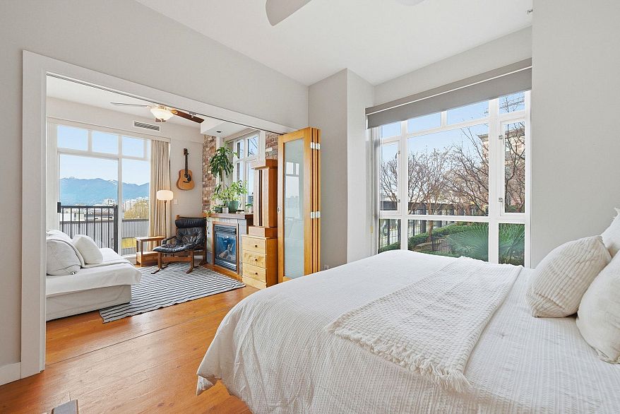 210 2515 Ontario Street