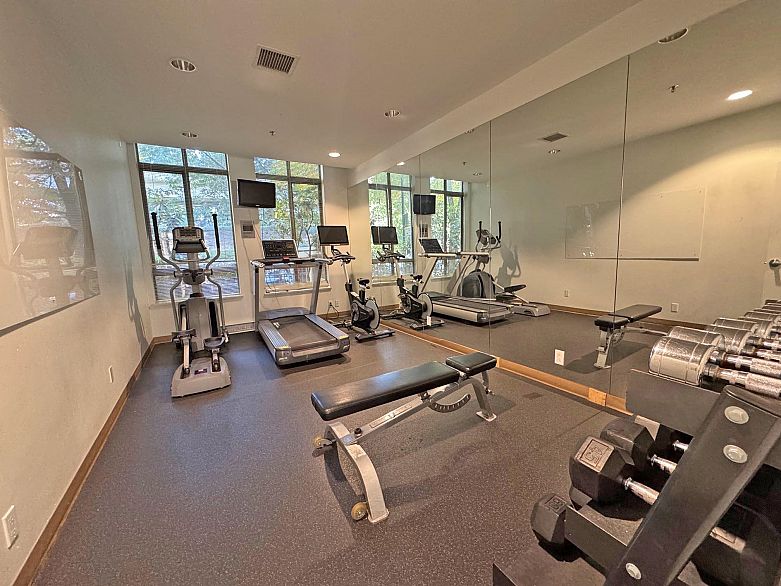 1401 3660 Vanness Avenue