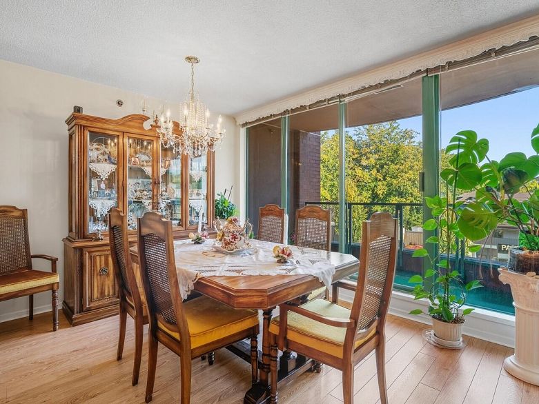 412 518 W 14th Avenue