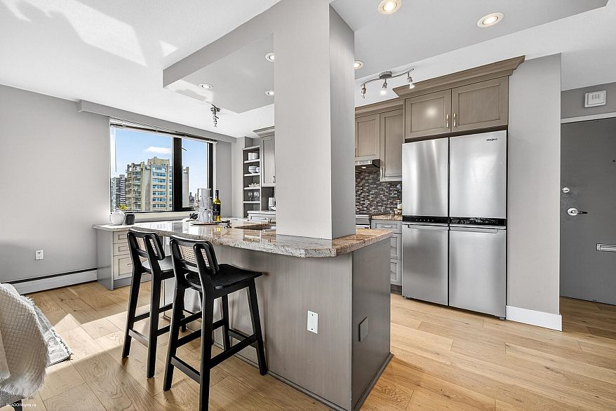 1404 1330 Harwood Street