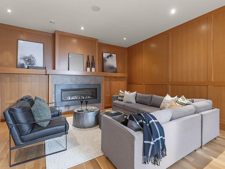 3483 Collingwood Street