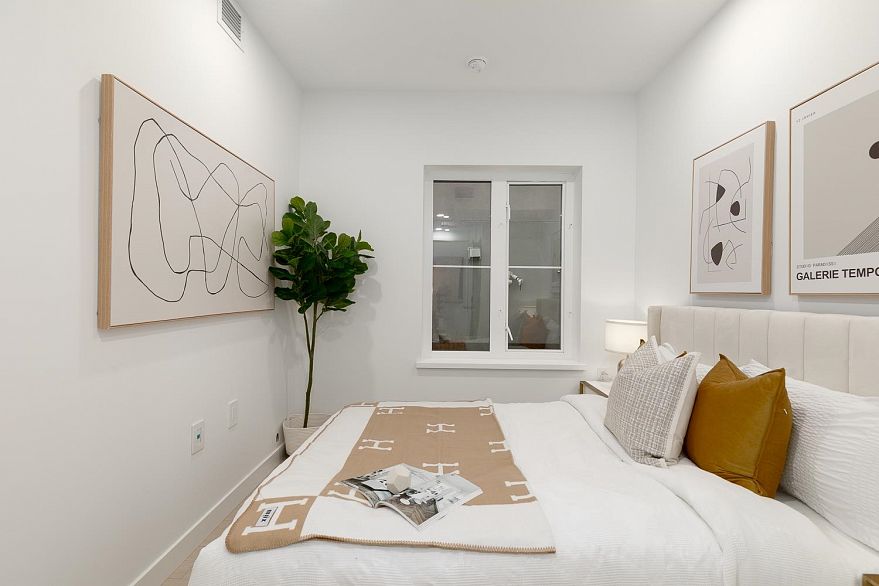 201 2329 E 34th Avenue