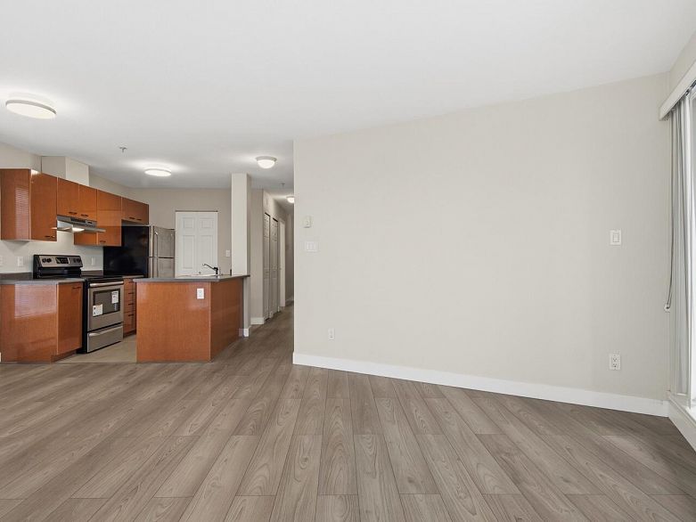 206 1688 E 8th Avenue