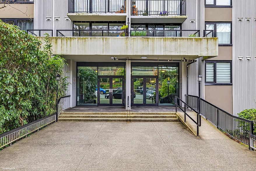 1404 1330 Harwood Street