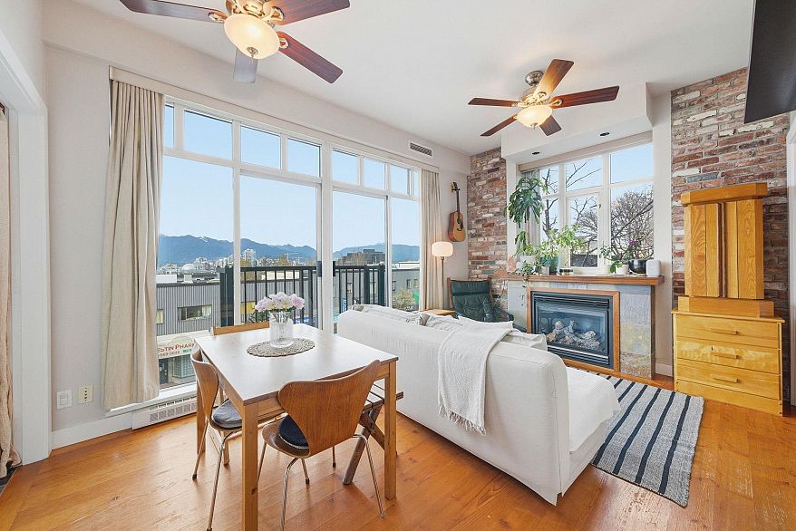 210 2515 Ontario Street