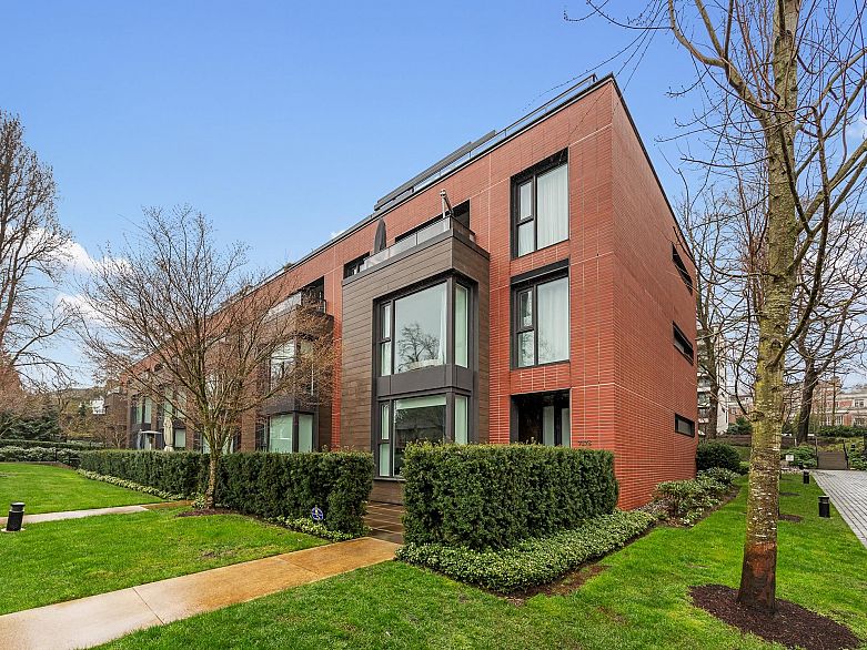 212 7128 Adera Street