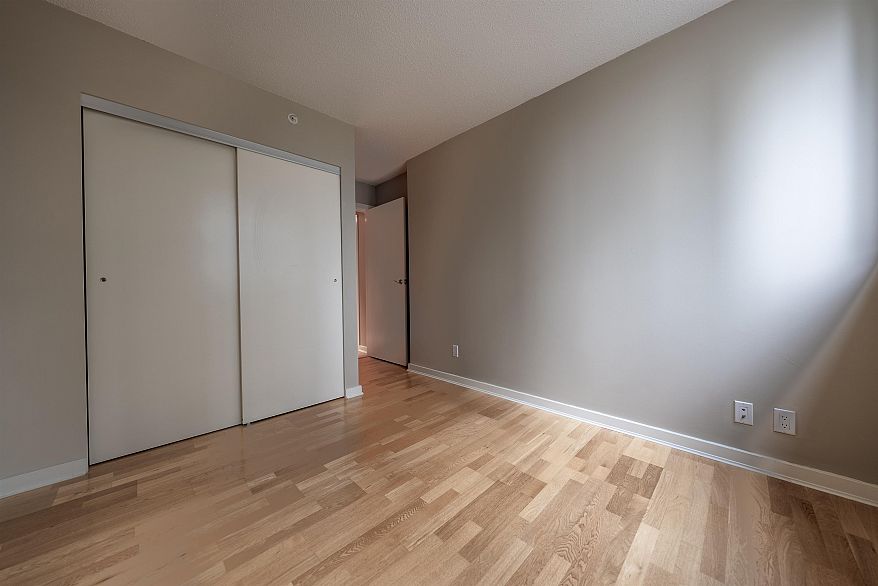 506 583 Beach Crescent