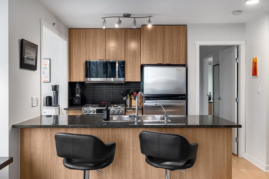 1107 1010 Richards Street