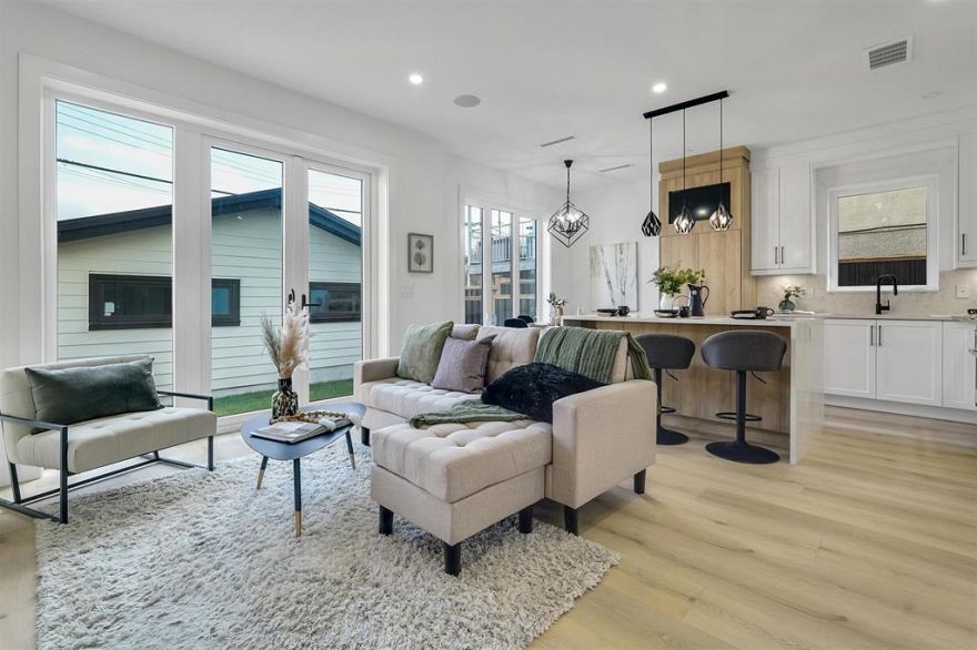 2 3216 Venables Street