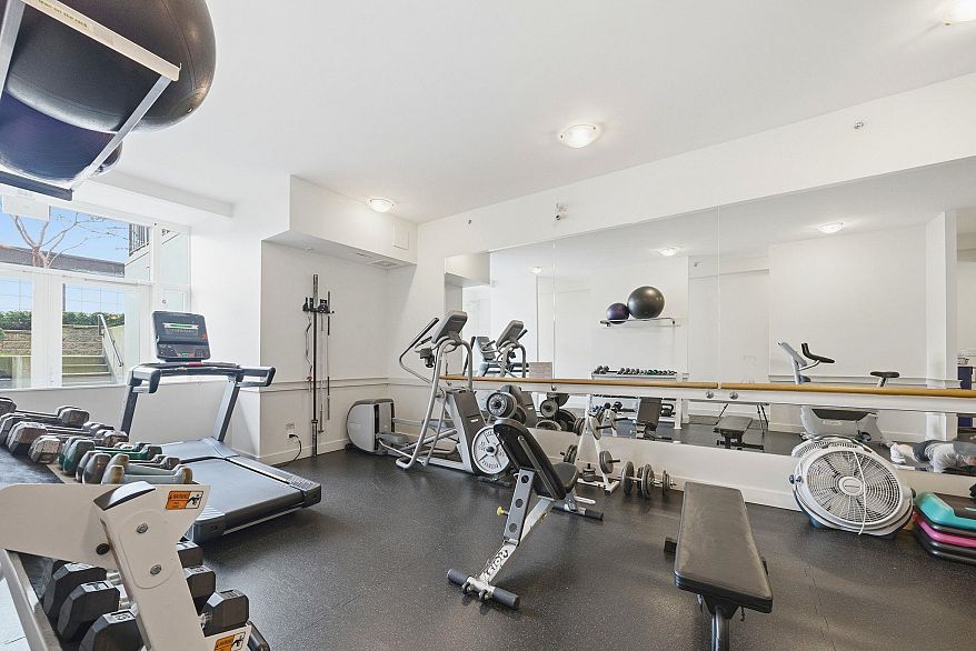 210 2515 Ontario Street